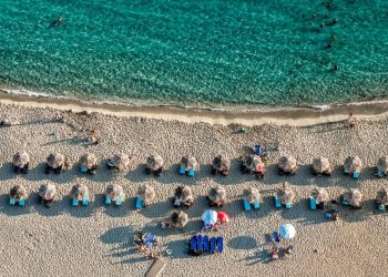 «Τουρισμός για όλους» 2026: Πότε ανοίγουν οι αιτήσεις – Ποιοι θα λάβουν έως και 600 ευρώ