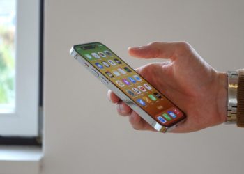 Συνεχίζεται η «μάχη» στην αγορά των smartphones – Η Apple στην κορυφή, δεύτερη η Samsung