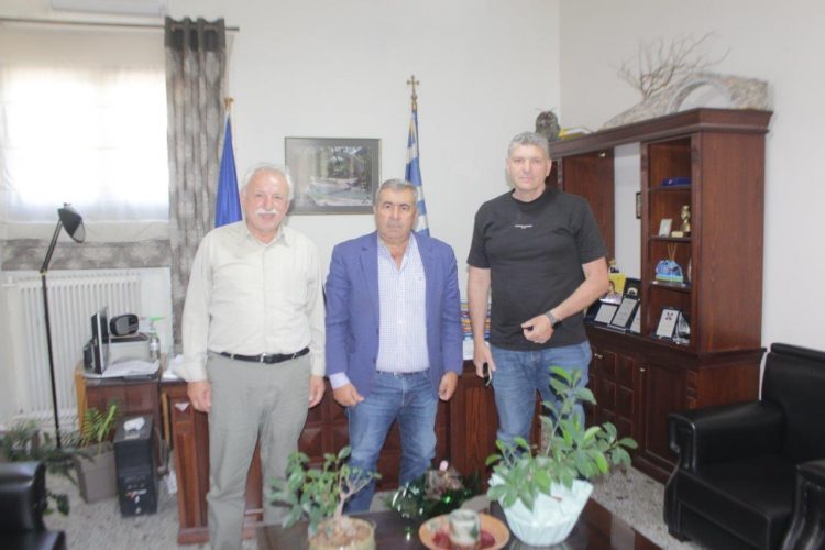 Εθιμοτυπική επίσκεψη της ηγεσίας του Κυνηγετικού Συλλόγου Πύλης με τον Δήμαρχο Πύλης