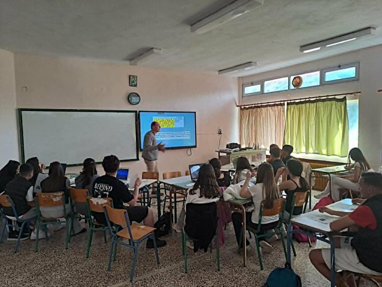 Πρότυπη διδασκαλία Φυσικής σε περιβάλλον STEM από τον κ. Παπαθανασίου στο Γυμνάσιο Οιχαλίας
