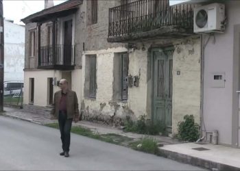 “Στη γειτονιά του Μητροπάνου” το νέο τραγούδι με τον Δημήτρη Παδιό