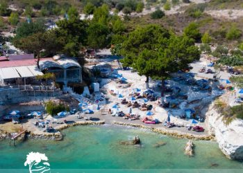 Pappa Beach: Το “Χειροποίητο”…καταφύγιο της Σάμου με την υπογραφή Τρικαλινών