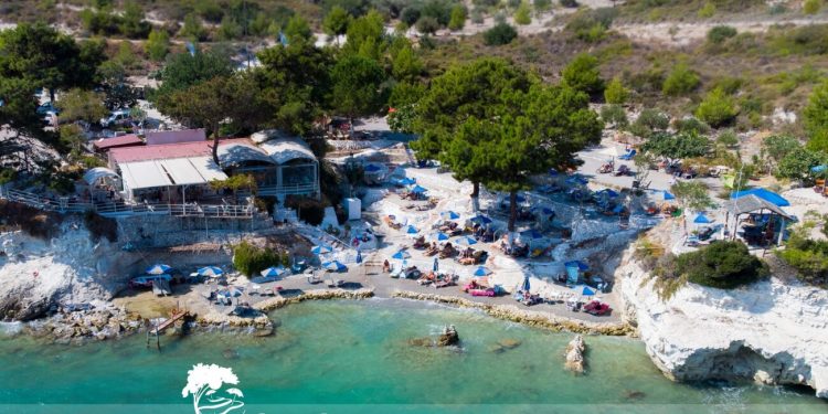 Pappa Beach: Το “Χειροποίητο”…καταφύγιο της Σάμου με την υπογραφή Τρικαλινών