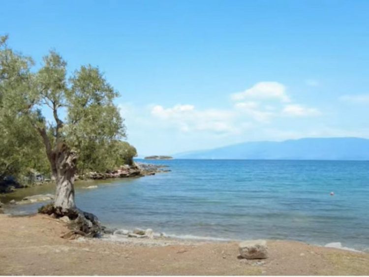 3 παραλίες της Αττικής που μοιάζουν με νησί