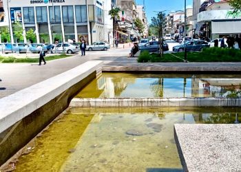 Προβληματίζει η εικόνα της κεντρικής πλατείας