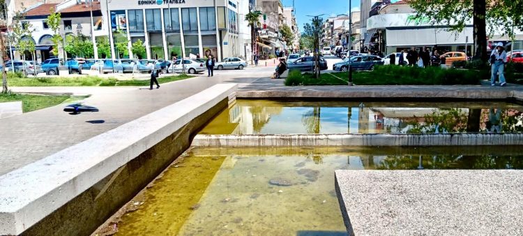 Προβληματίζει η εικόνα της κεντρικής πλατείας