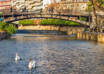 Πλήθος επισκεπτών στα Τρίκαλα για το τριήμερο του Αγίου Πνεύματος – «Βούλιαξαν» Ασκληπιού, Βαρούσι και τα δημοφιλή αξιοθέατα της περιοχής