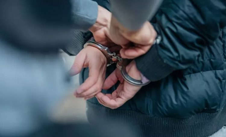 Πέντε συλλήψεις για ναρκωτικά, φοροδιαφυγή και… παράνομη κατασκήνωση