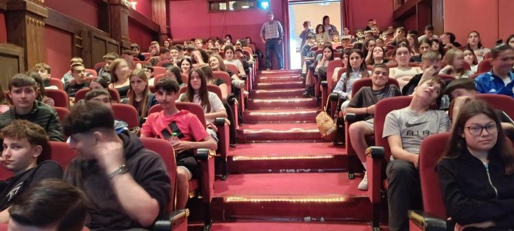 Επίσκεψη μαθητών του 5ου Γυμνασίου Τρικάλων στην προβολή του ντοκιμαντέρ «Στα Ίχνη των Αργοναυτών»