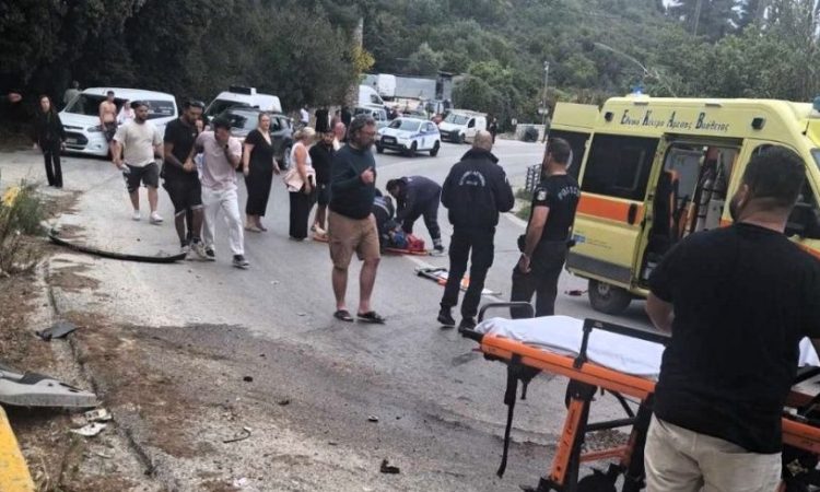 Σοβαρό τροχαίο: Αυτοκίνητο κατέληξε στην είσοδο ξενοδοχείου (ΦΩΤΟ – ΒΙΝΤΕΟ)