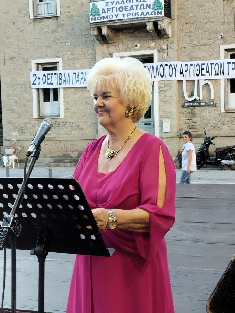 Γιορτάζει την δεύτερη Κυριακή του Μάη: Μάνα είναι μόνο μία