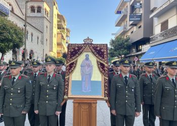 Ο Δήμαρχος Τρικκαίων και μέλη του Δημ. Συμβουλίου στη λιτάνευση της Κάρας του πολιούχου των Τρικάλων Αγίου Βησσαρίωνα