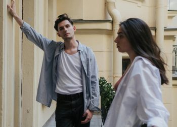 Πώς αντιδρά κάθε ζώδιο στον χωρισμό: Ποιοι προχωρούν και ποιοι επιστρέφουν;