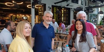Η Λατινοπουλου στη Λάρισα – Συνομίλησε με νέους – Αισιόδοξη για τις εκλογές, παρά τις δημοσκοπήσεις (ΦΩΤΟ)