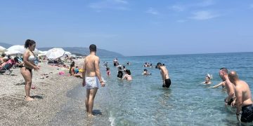 Δ. Βαφείδης καθηγητής Ιχθυολογίας Π.Θ.: Ασφαλείς οι θάλασσες στη Θεσσαλία, δεν υπάρχουν λαγοκέφαλοι (video)