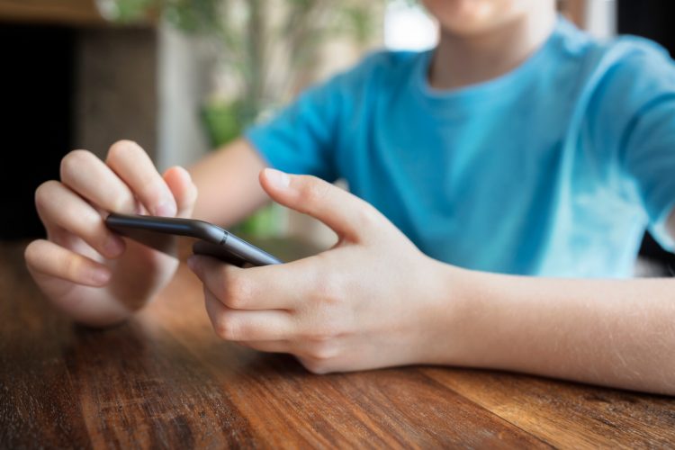 Πώς άρπαξαν 370.000 ευρώ από τον 13χρονο στον Βόλο: Ο ρόλος του 34χρονου, οι εκβιασμοί και τα αλισβερίσια σε πάρκο