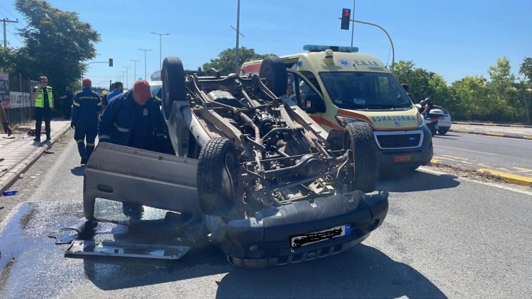 Τραυματίας 71χρονος σε θεαματικό τροχαίο – Δείτε εικόνες