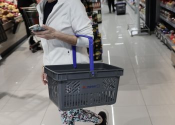 «Παγώνουν» για δύο μήνες οι τιμές σε όλα τα βασικά είδη κατανάλωσης