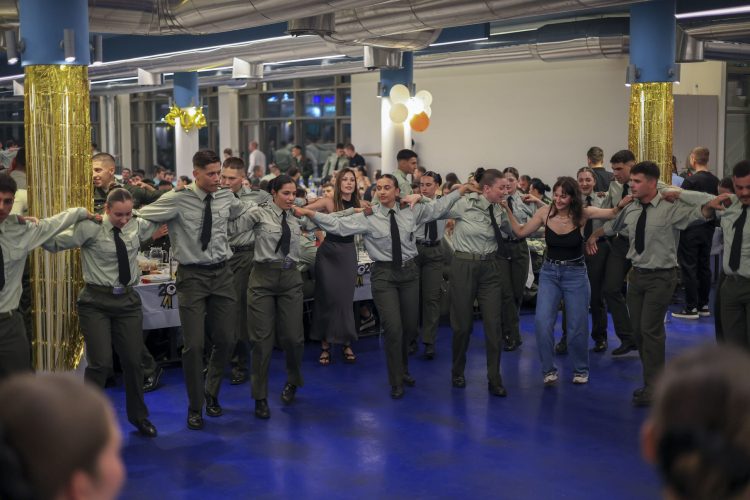 Χορός Αποφοίτησης Σπουδαστών ΙΙΙης Τάξης ΣΜΥ – Παρέστη ο Αρχηγός ΓΕΣ Αντιστράτηγος Γ. Κωστίδης (ΦΩΤΟ)