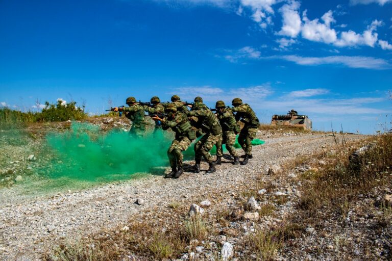ΔΕΙΤΕ εικόνες και βίντεο από την θεαματική θερινή εκπαίδευση της Σχολής Μονίμων Υπαξιωματικών Τρικάλων