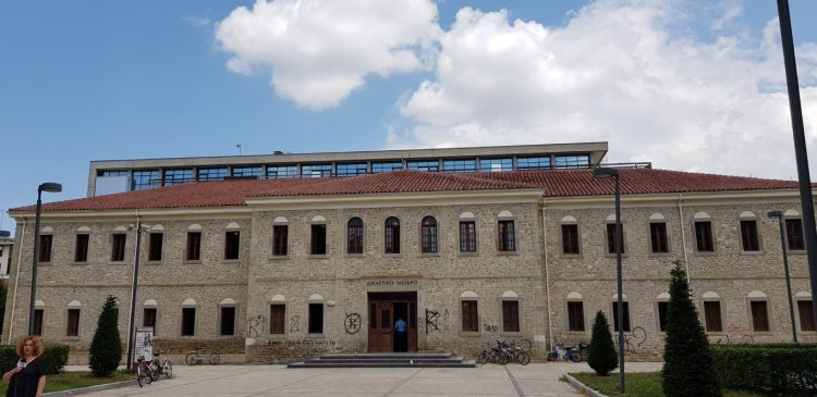 Αδελφοκτονία στα Τρίκαλα: Σε εισαγγελέα και ανακριτή σήμερα ο 86χρονος δράστης