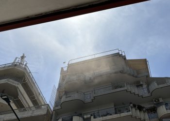 Δείτε φωτογραφίες – βίντεο: Συναγερμός στην Πυροσβεστική για φωτιά σε διαμέρισμα