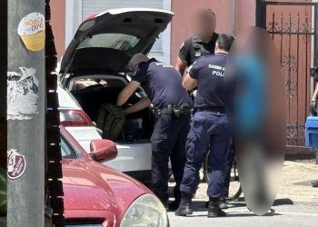 Δείτε φωτογραφίες: Πανικός με γυμνό άνδρα – Βγήκε στο δρόμο και παρενοχλούσε περαστικούς