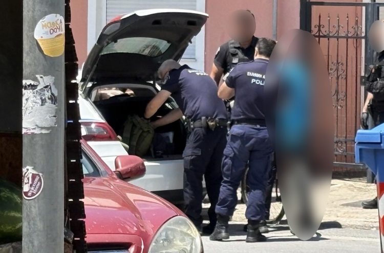 Δείτε φωτογραφίες: Πανικός με γυμνό άνδρα – Βγήκε στο δρόμο και παρενοχλούσε περαστικούς