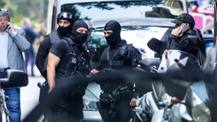 Πολυπληθής συμμορία με πλοκάμια στη Θεσσαλία είχε «μάστερ» στις ρευματοκλοπές – Μεγάλη αστυνομική επιχείρηση – Με χειροπέδες τα “μεγάλα κεφάλια”