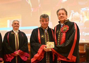 Πανεπιστήμιο Θεσσαλίας: Επίτιμος Διδάκτορας της Ιατρικής Σχολής αναγορεύτηκε ο Λαρισαίος καθηγητής, Αχιλλέας Γραββάνης (φώτο – βίντεο)