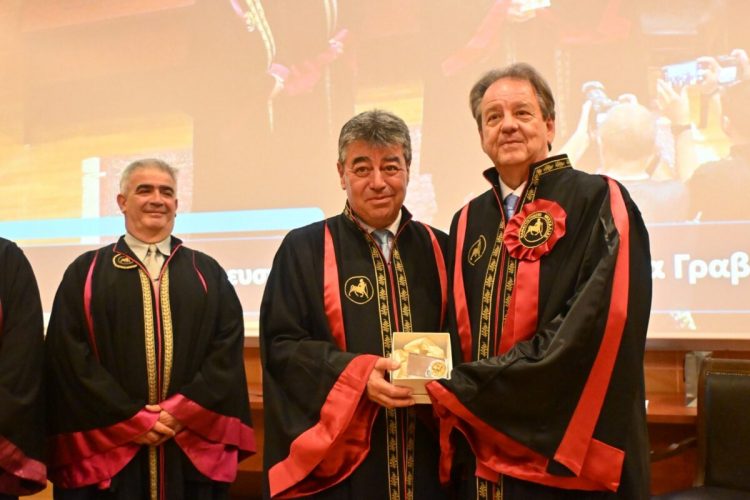 Πανεπιστήμιο Θεσσαλίας: Επίτιμος Διδάκτορας της Ιατρικής Σχολής αναγορεύτηκε ο Λαρισαίος καθηγητής, Αχιλλέας Γραββάνης (φώτο – βίντεο)