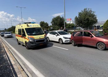 Δείτε φωτογραφίες: Καραμπόλα αυτοκινήτων – Κινητοποίηση των Αρχών στο σημείο