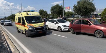 Δείτε φωτογραφίες: Καραμπόλα αυτοκινήτων – Κινητοποίηση των Αρχών στο σημείο