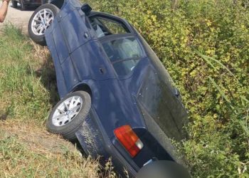 Αυτοκίνητο με ηλικιωμένο οδηγό «τούμπαρε» στην περιοχή των Μεσαγκάλων – Έπεσε σε χαντάκι (Δείτε φωτογραφίες)