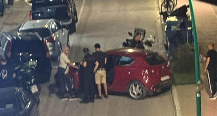 Τρίκαλα, οδός Αμαλίας: ΙΧΕ ξέφυγε από την πορεία του και έπεσε πάνω σε παρκαρισμένο όχημα! (ΦΩΤΟ)