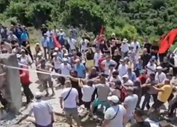 Ξεσηκωμός στην Κακομέα Χειμάρρας: Οι κάτοικοι καταγγέλλουν καταπάτηση των περιουσιών τους
