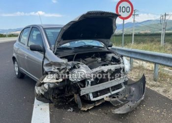 Αυτοκίνητο με προορισμό την Καρδίτσα χτύπησε με σφοδρότητα στις προστατευτικές μπάρες στον Ε65 (+Φωτο) 