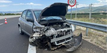 Αυτοκίνητο με προορισμό την Καρδίτσα χτύπησε με σφοδρότητα στις προστατευτικές μπάρες στον Ε65 (+Φωτο) 