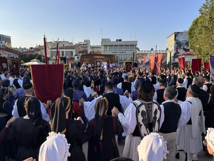 Τρίκαλα – Αντάμωμα Βλάχων: Παραδοσιακό υπερθέαμα με 57 Συλλόγους και 1.500 χορευτές (ΦΩΤΟ – ΒΙΝΤΕΟ)