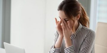 Ξηροφθαλμία: Πώς σχετίζεται με την πολύωρη χρήση οθονών και τα αυτοάνοσα νοσήματα