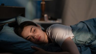 Νέες μελέτες εξετάζουν τη σχέση του κακού ύπνου με τον καρκίνο σε άτομα κάτω των 50 ετών