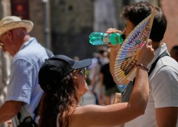 Καιρός: Στα όρια του καύσωνα με 35άρια σήμερα – Που θα έχει καταιγίδες