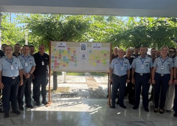 “Ημέρα/Γιορτή του Πατέρα”: Η ΓΕΠΑΔ Θεσσαλίας πραγματοποίησε ακόμη μία συμβολική δράση στην είσοδο του Αστυνομικού Μεγάρου Λάρισας (ΦΩΤΟ)