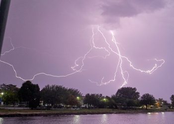 Καιρός: Συνεχίζονται και σήμερα οι ισχυρές καταιγίδες – Που θα χτυπήσουν τα ακραία φαινόμενα