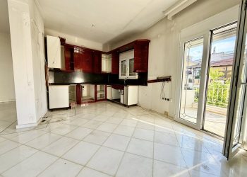 Πωλείται οροφοδιαμέρισμα σε γωνιακό σημείο κοντά στο Μαιευτήριο Τρικάλων (ΦΩΤΟ)