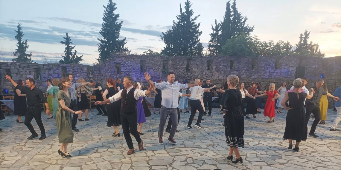 Χορευτικός Όμιλος Τρικάλων: Με τις “Στιγμές Γλεντιού…” μας ταξίδεψε σε όλη την Ελλάδα! (ΦΩΤΟ) 