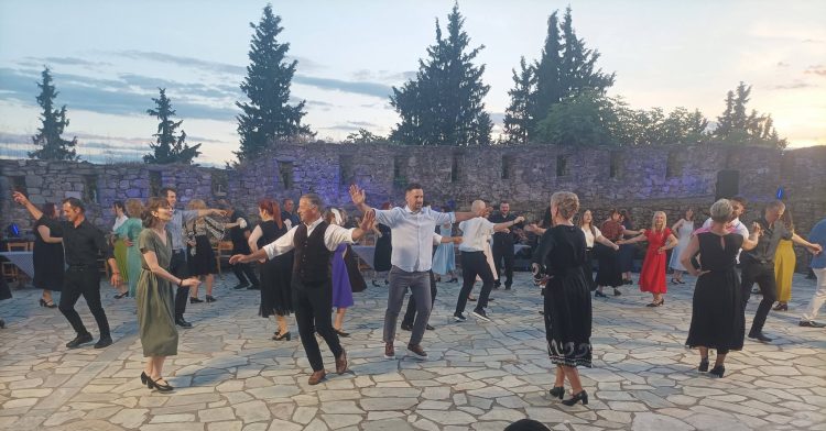 Χορευτικός Όμιλος Τρικάλων: Με τις “Στιγμές Γλεντιού…” μας ταξίδεψε σε όλη την Ελλάδα! (ΦΩΤΟ)