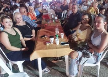 Δημοτική βραδιά: Κάηκε το πελεκούδι στην Σωτήρα Τρικάλων! (ΦΩΤΟ)