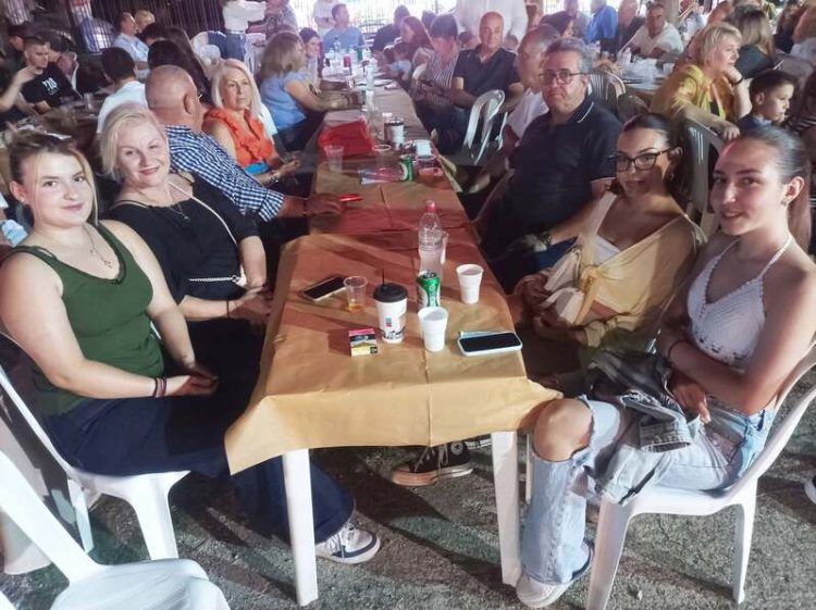 Δημοτική βραδιά: Κάηκε το πελεκούδι στην Σωτήρα Τρικάλων! (ΦΩΤΟ)