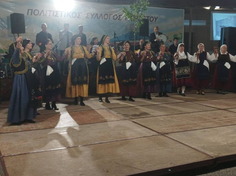 Ο Πυργετός Τρικάλων ανακάλεσε “μνήμες που τραγουδά η βρύση” και… σείστηκε από το παραδοσιακό γλέντι! (ΦΩΤΟ)